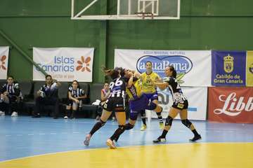 El Rocasa logra su tercera victoria consecutiva al ganar al BM Málaga por 32-23 (Foto TA)